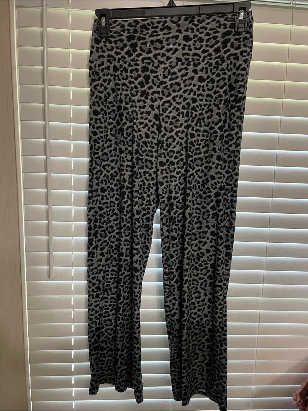 Black and grey leopard print leggings